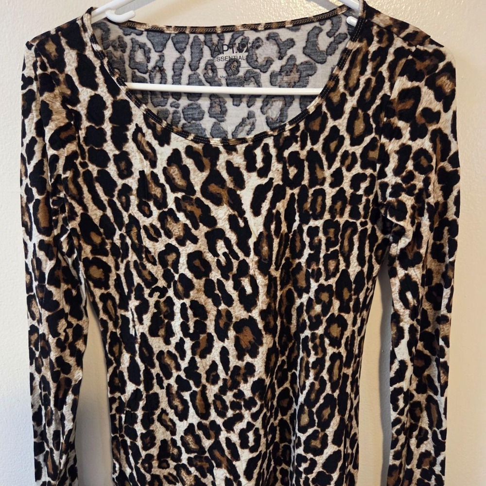 Super cute Apt. 9 Essentials long sleeve tee in a classic